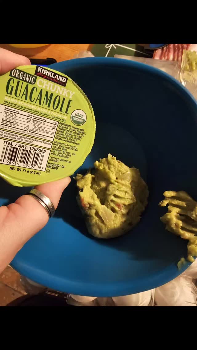@costco #kirklandbrand Guacamole uplifted flavor with Tastefully Simple's Seasoned Salt and Everything Bagel Seasoning!!!